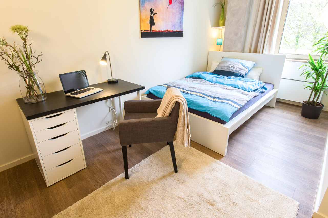 WG Bogenhausen Elegance - PREMIUM location near Isar & Maximiliansanlagen! Furnished room in exclusive villa district, 10 min to tram, 21 min to main station. Museums, parks & Michelin restaurants nearby! Modern living in Munich's most sophisticated neighborhood! · image 1