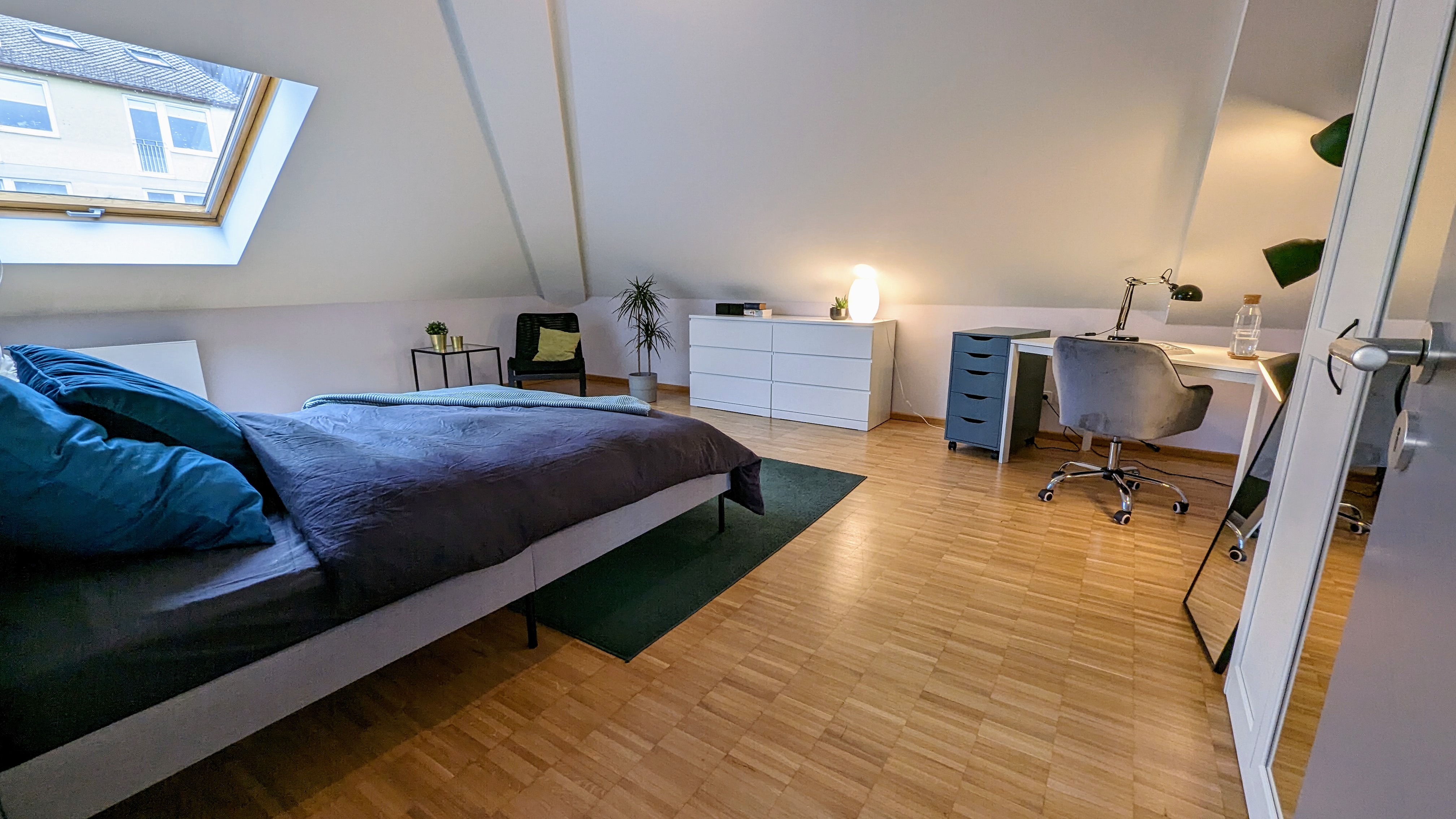 König 8 - PREMIUM LOCATION am KÖNIGSPLATZ! Kunstreal mit 18 Museen, KULTURELLES HERZ Münchens! S-Bahn 4 Min, HBF 7 Min! Modern & stylish furnished room in vibrant Maxvorstadt! · image 1