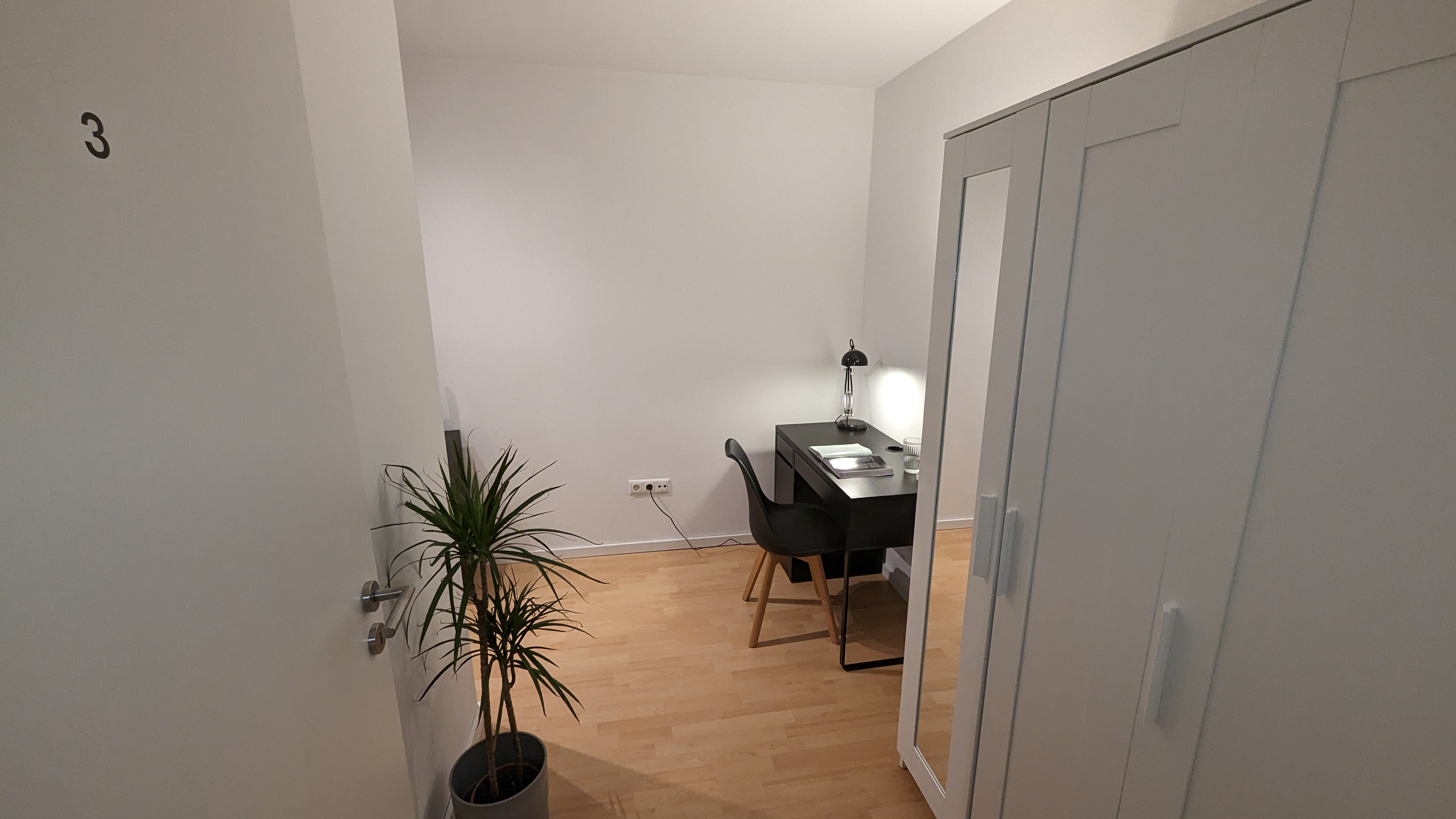WG Heimchen: ZENTRAL in Schwabing-West! Nähe ENGLISCHER GARTEN & Luitpoldpark! LEBENDIGES Viertel mit Kultur, Cafés & Restaurants! U-Bahn 6 Min, HBF 8 Min! PERFEKT für Young Professionals & Students! · image 1