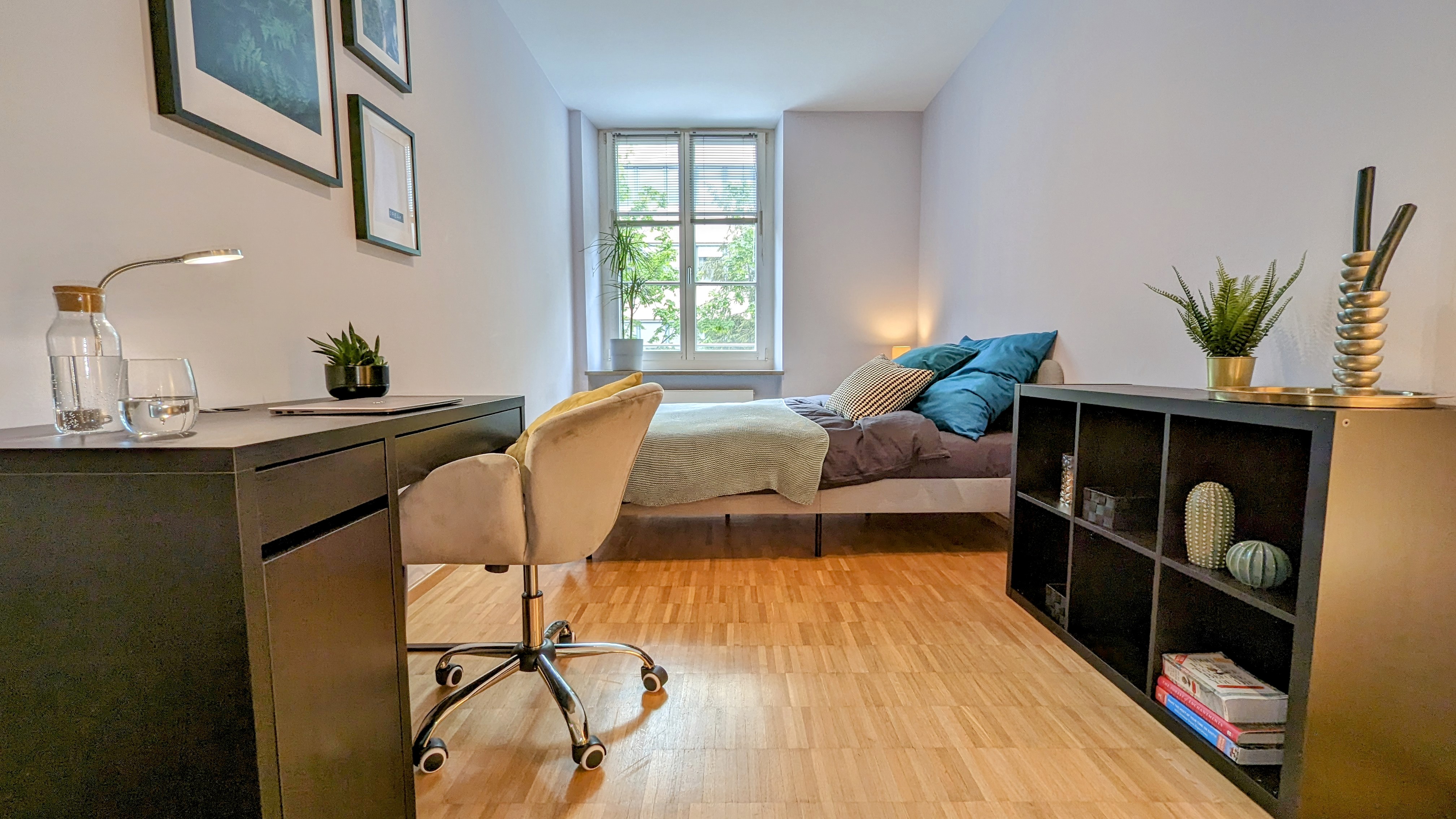 König 3 - PRIME LOCATION am Königsplatz! Kulturviertel mit Museen, Galerien & Englischem Garten! U-Bahn 2 Min, HBF 7 Min! Modern, stylish & fully furnished! · image 1