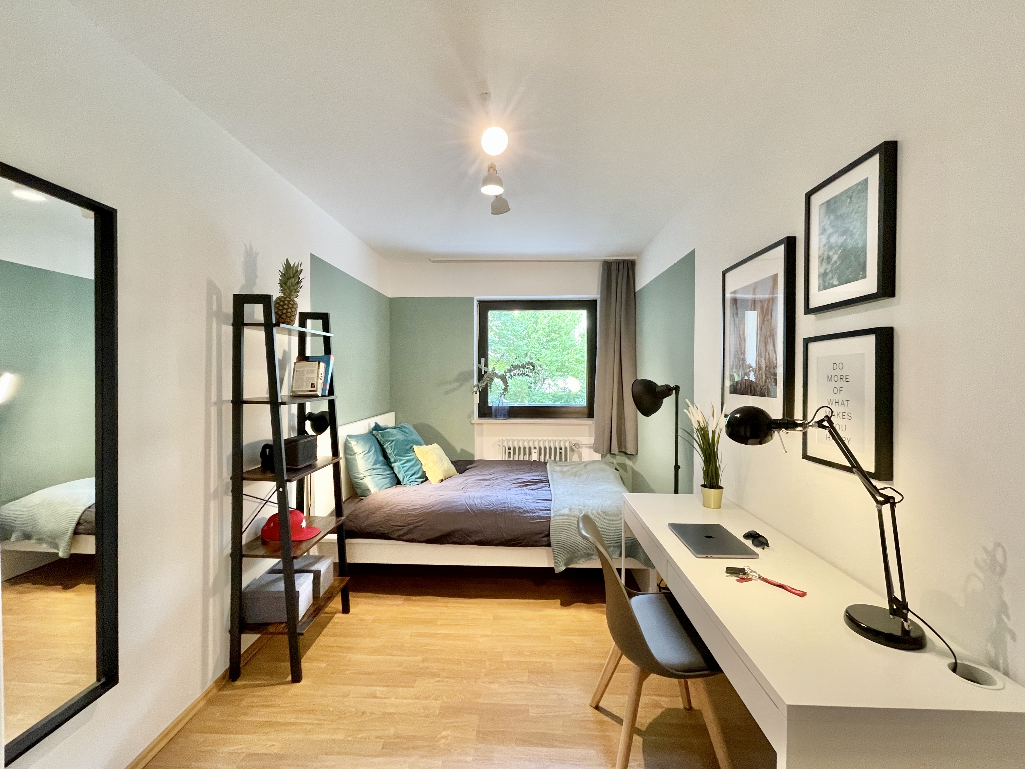 WG Drei Moosach - OLYMPIAPARK & ENGLISCHER GARTEN! Modern, bright & fully furnished! U3/S1 5 min, Main Station 22 min! PRIME LOCATION with shopping & leisure! · image 1