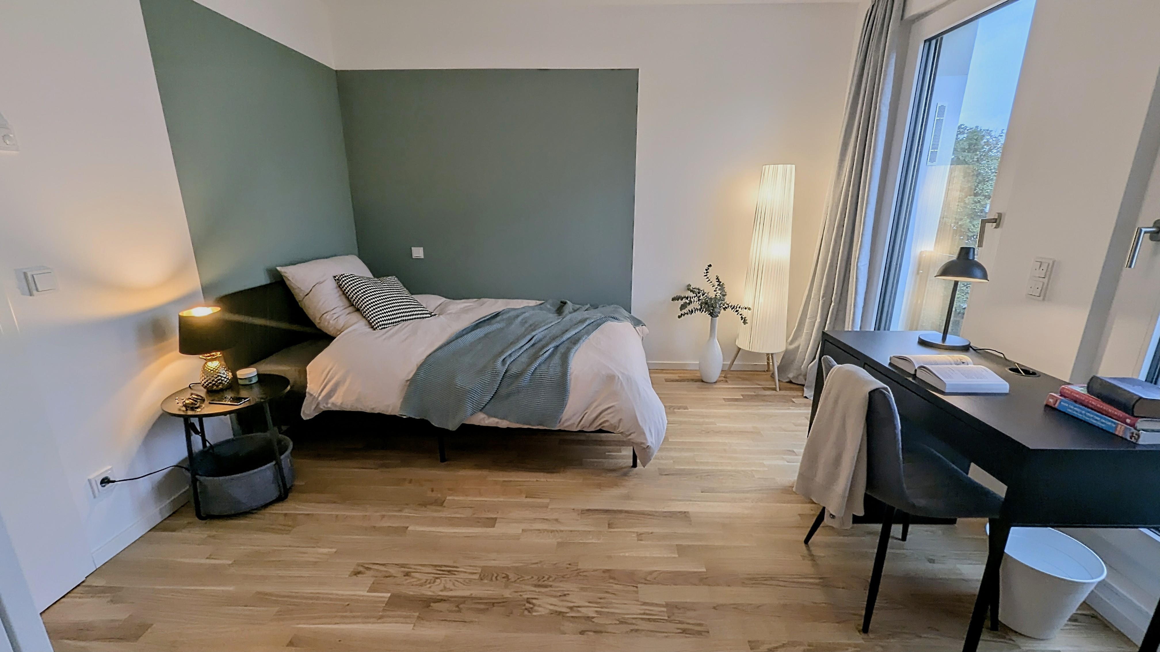 WG Hof 3 - OBERSENDLING! Grüne Oase an der Isar, U3 7 Min, HBF 10 Min! TIERPARK HELLABRUNN & Flaucher nearby! Modern, hell & möbliert! Green living in Munich's best neighborhood! · image 1