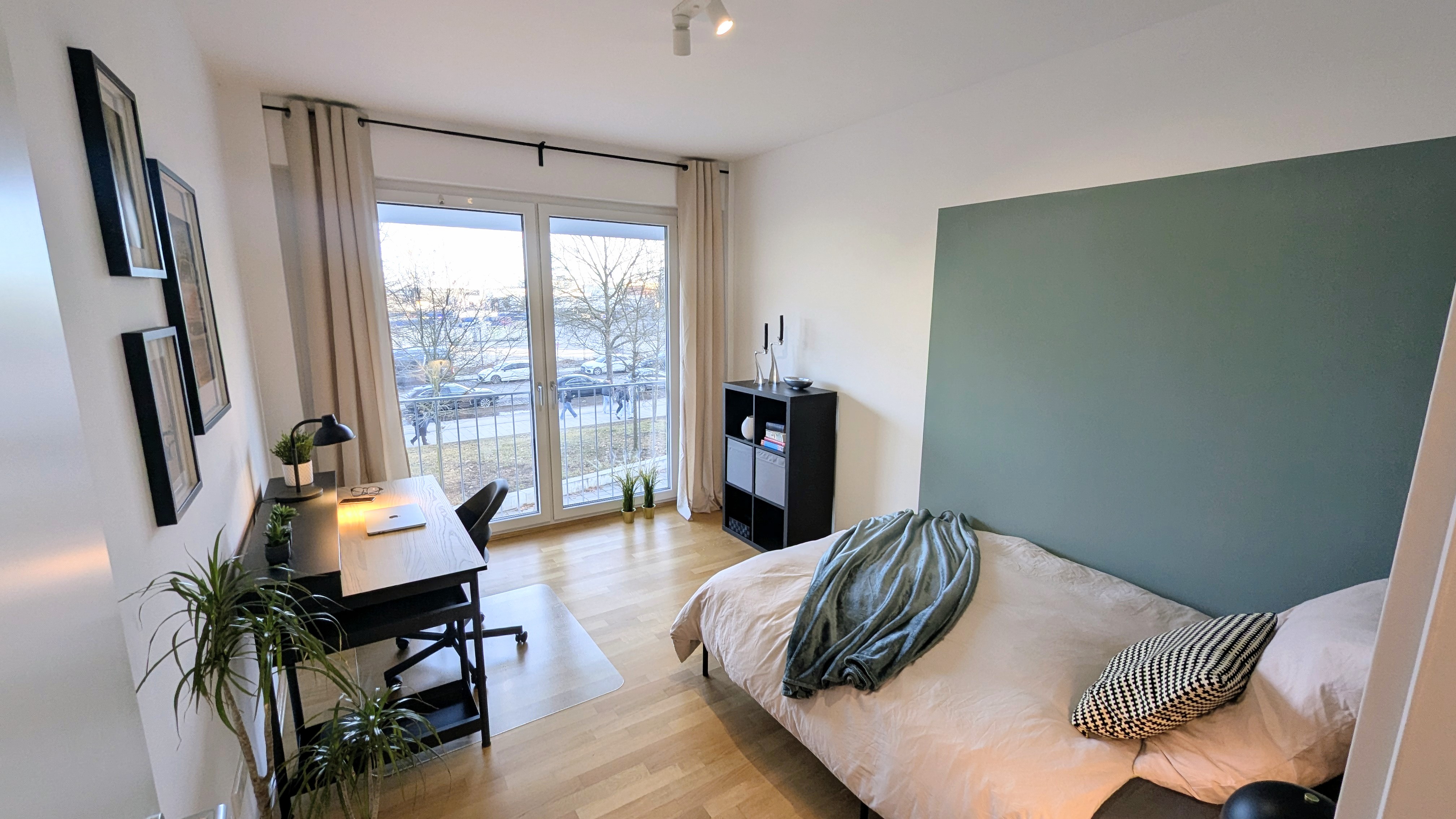 WG Wiese: Großes, helles Zimmer in OLYMPIAPARK-Nähe! U-Bahn 3 Min, HBF 15 Min! MODERN, möbliert, grüne Oase mit BMW WELT & Englischer Garten! Large, bright room near Olympic Park! U-Bahn 3 min, main station 15 min! Modern furnished! · image 1