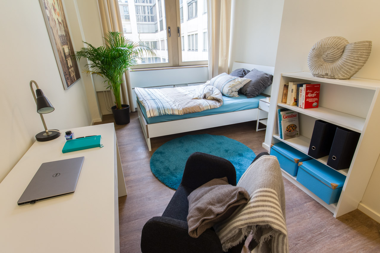 WG Bogenhausen Elegance - PREMIUM location near Isar & Maximiliansanlagen! Furnished room in exclusive villa district, 10 min to tram, 21 min to main station. Museums, parks & Michelin restaurants nearby! Modern living in Munich's most sophisticated neighborhood! · image 1
