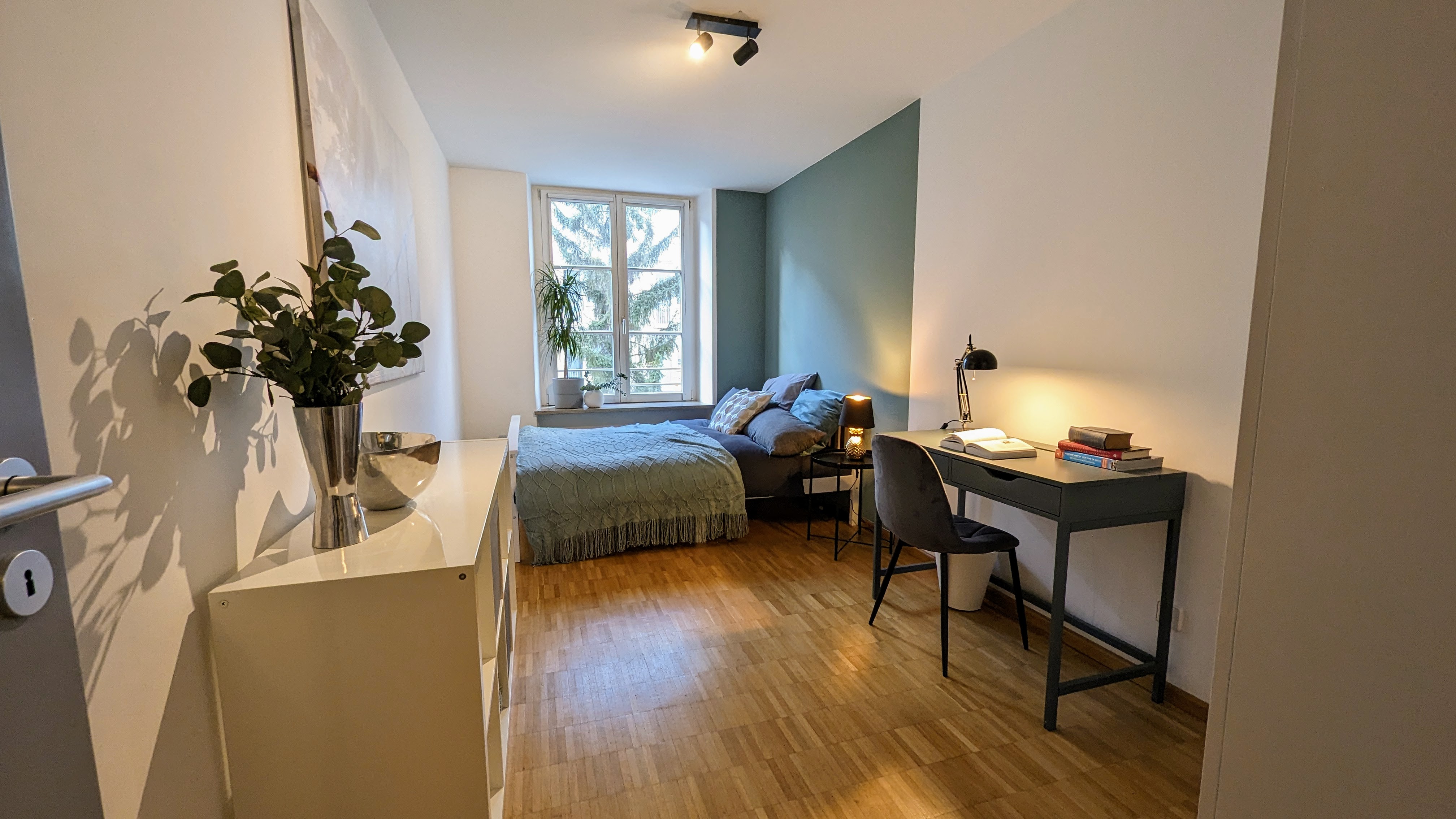 König 4 - MAXVORSTADT LUXURY! Zentral am Königsplatz, elegante Lage neben MUSEEN & feiner Gastronomie! U-Bahn 2 Min, HBF 7 Min! MÜNCHEN RESIDENZ & Englischer Garten in Reichweite! Modern, stylish & fully furnished! · image 1