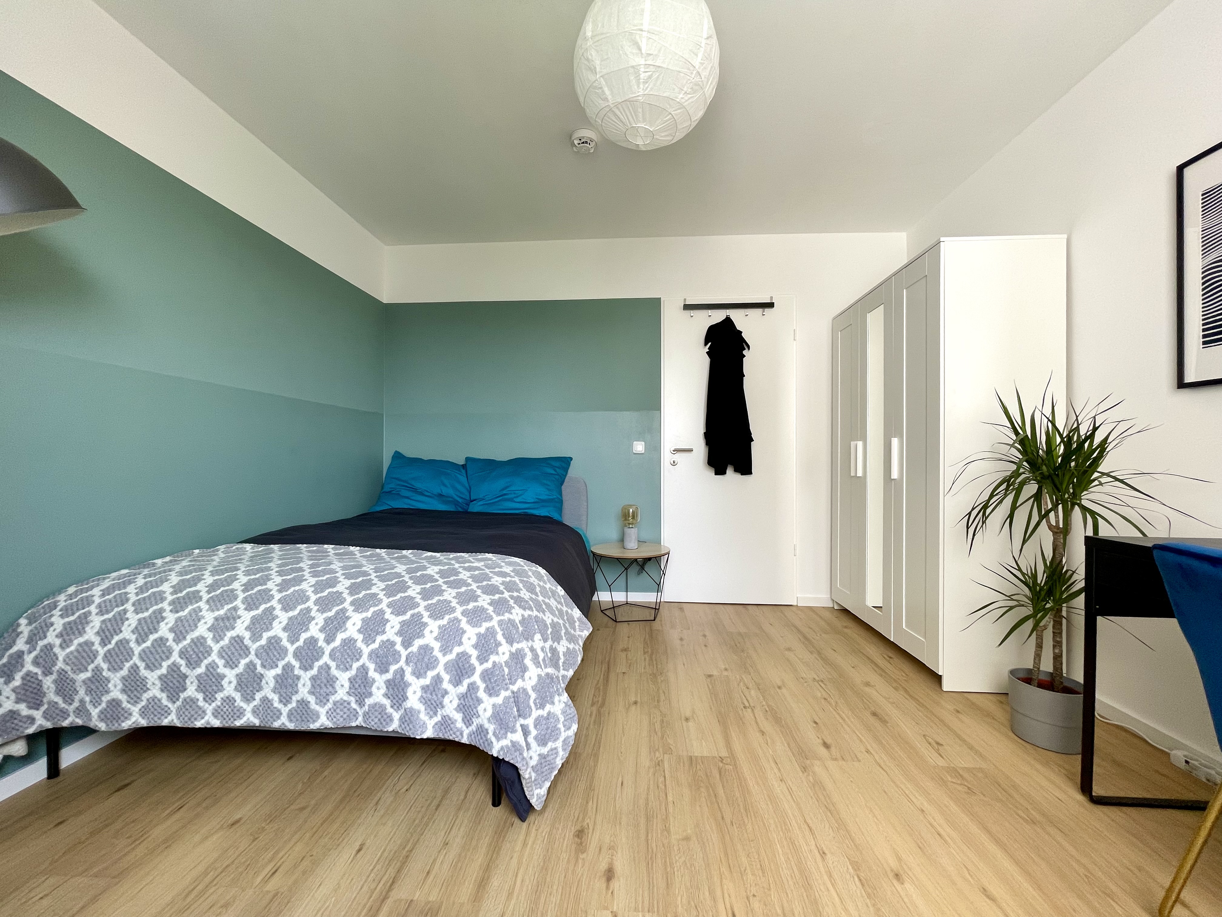 WG Gudi2*  - freies Zimmer in 4er WG, voll möbliert!! best location in Berg am Laim, all furnished!!! Modern, stylish!! ! IDEAL FÜR PENDLER! Nähe Klinikum Großhadern, Parks & Seen! · image 1
