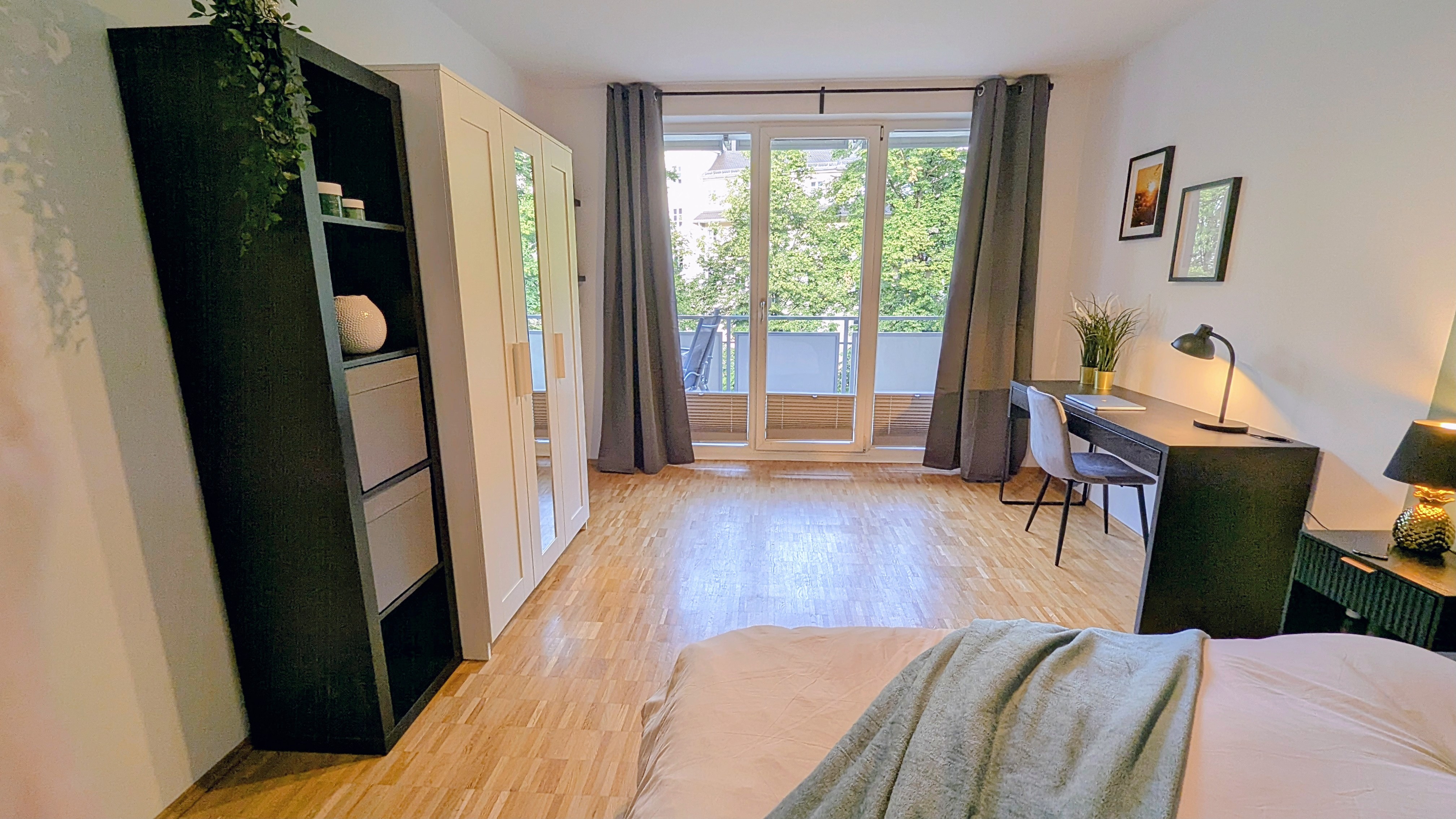 WG Biene: HAIDHAUSEN Charm! Tram direkt vor der Tür, U-Bahn 5 Min, HBF 7 Min! VIBRANT Quarter mit Cafés, Biergärten & Kultur! Modern & Stylish furnished room in one of Munich's MOST BEAUTIFUL neighborhoods! · image 1