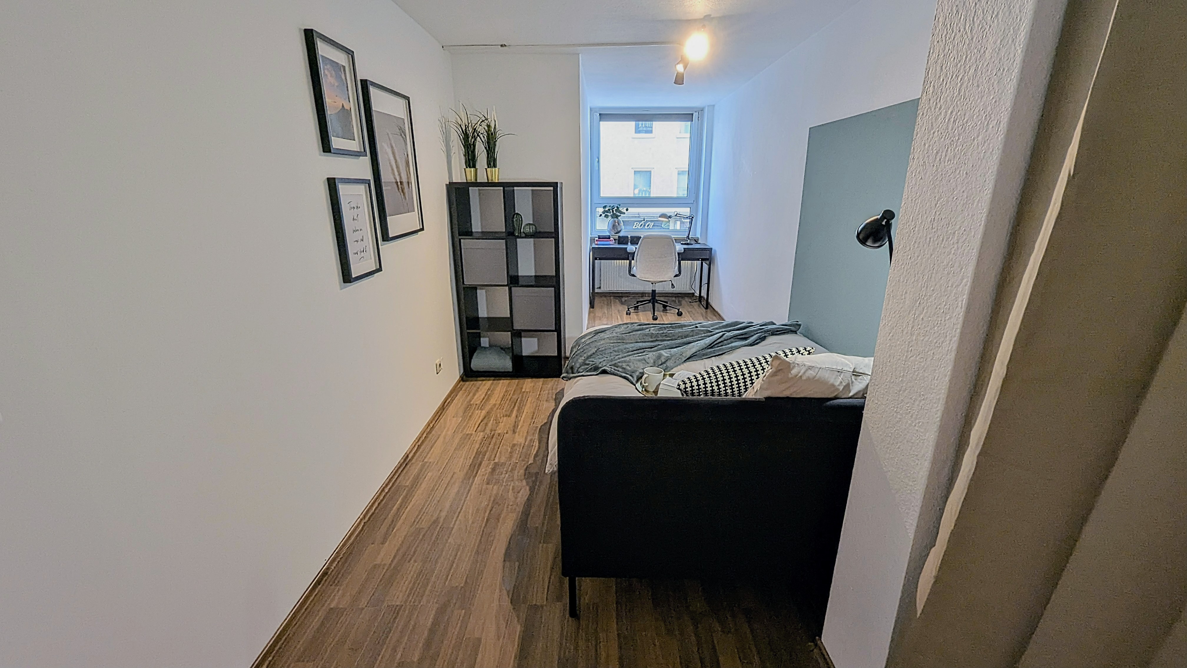 WG Theresia - KUNSTAREAL & UNI LIFE! Vibrant Maxvorstadt location, direct U2 access to Hauptbahnhof in 3 min! Museums, galleries & international dining nearby. Perfect for art & culture lovers! Fully furnished, modern & stylish! · image 1