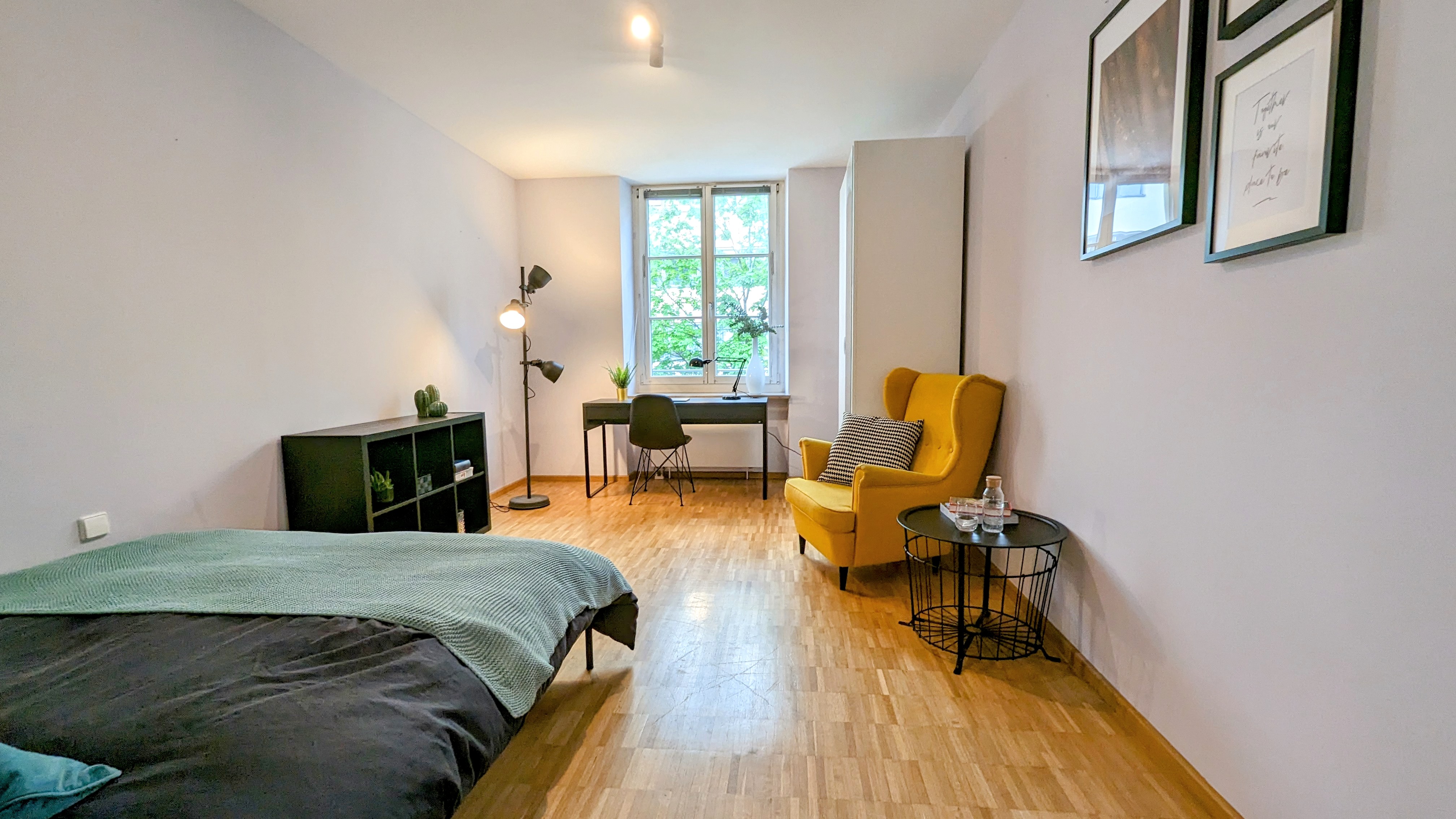 König 3 - PRIME LOCATION am Königsplatz! Kulturviertel mit Museen, Galerien & Englischem Garten! U-Bahn 2 Min, HBF 7 Min! Modern, stylish & fully furnished! · image 1