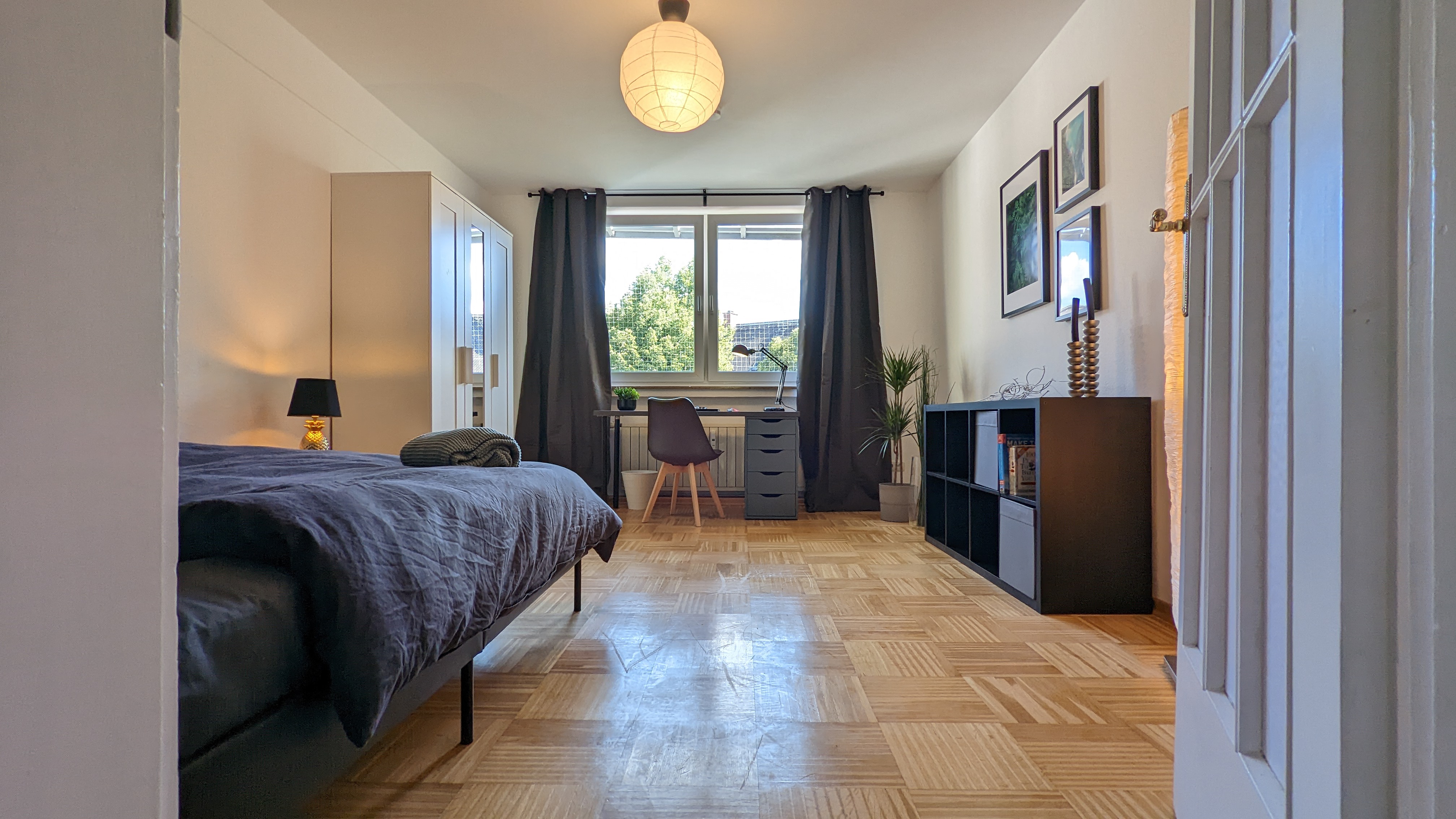 WG Ameise Bogenhausen - PREMIUM location near FRIEDENSENGEL & Prinzregentenplatz! Furnished room, STYLISH & MODERN! U-Bahn 5 min, Main Station 29 min! Exclusive neighborhood with museums, galleries & Isar access! · image 1