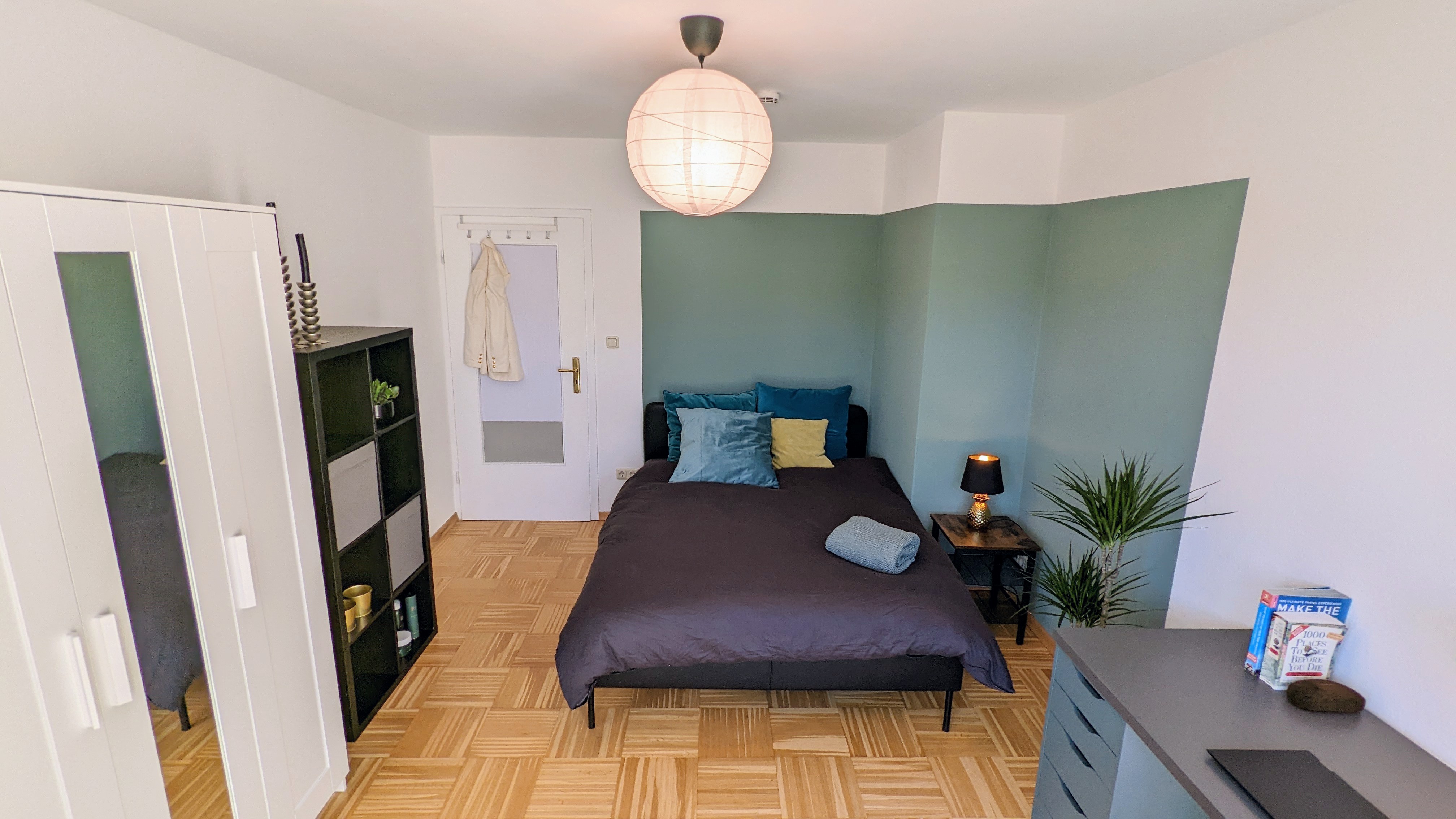 WG Ameise Bogenhausen - PREMIUM location near FRIEDENSENGEL & Prinzregentenplatz! Furnished room, STYLISH & MODERN! U-Bahn 5 min, Main Station 29 min! Exclusive neighborhood with museums, galleries & Isar access! · image 1