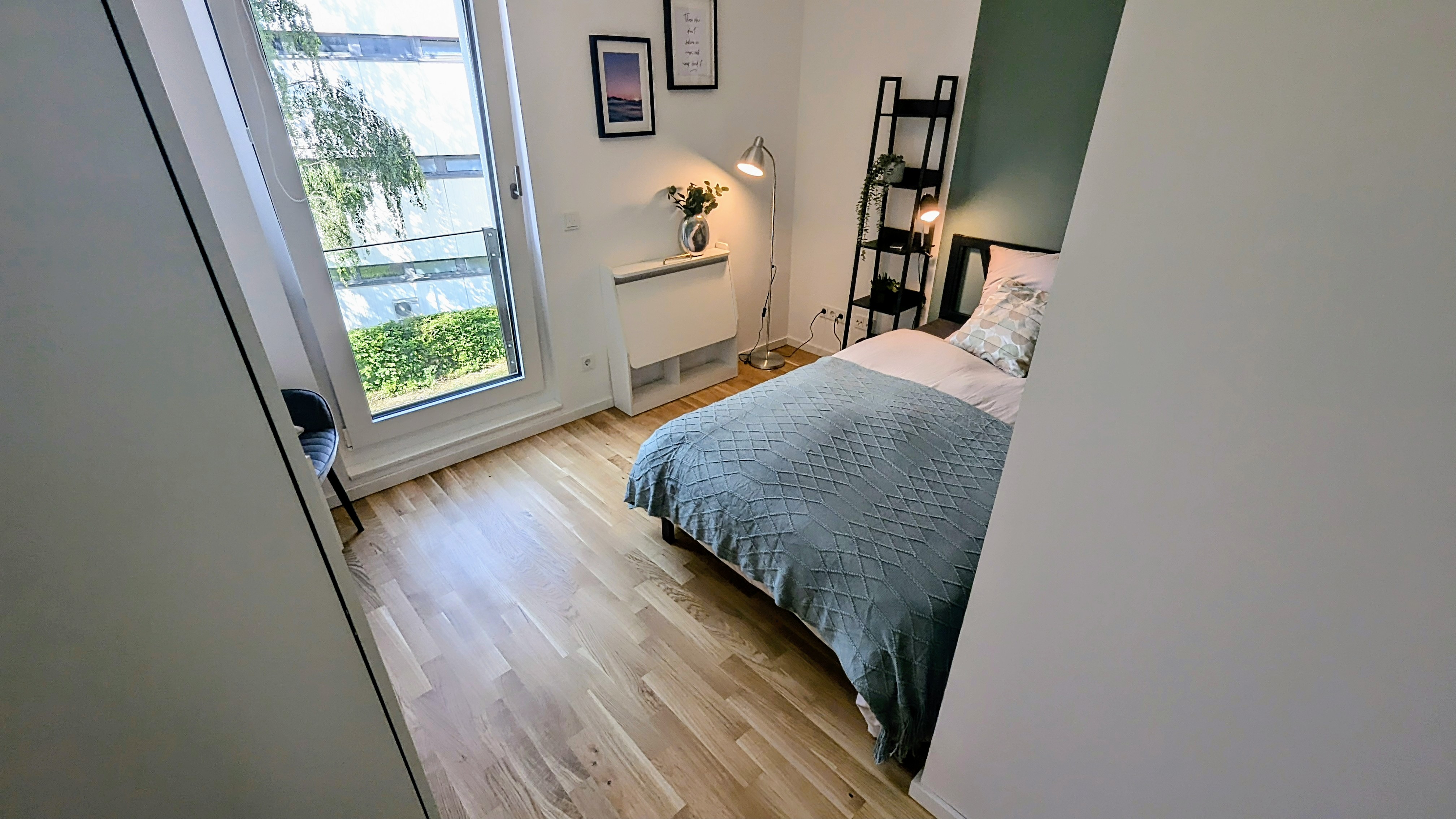 WG Hof 1 - Obersendling ISAR-Nähe! Modernes möbliertes Zimmer, U3 7 Min, HBF 10 Min, FLAUCHER & Grünflächen direkt vor der Tür! Urban living meets nature! · image 1