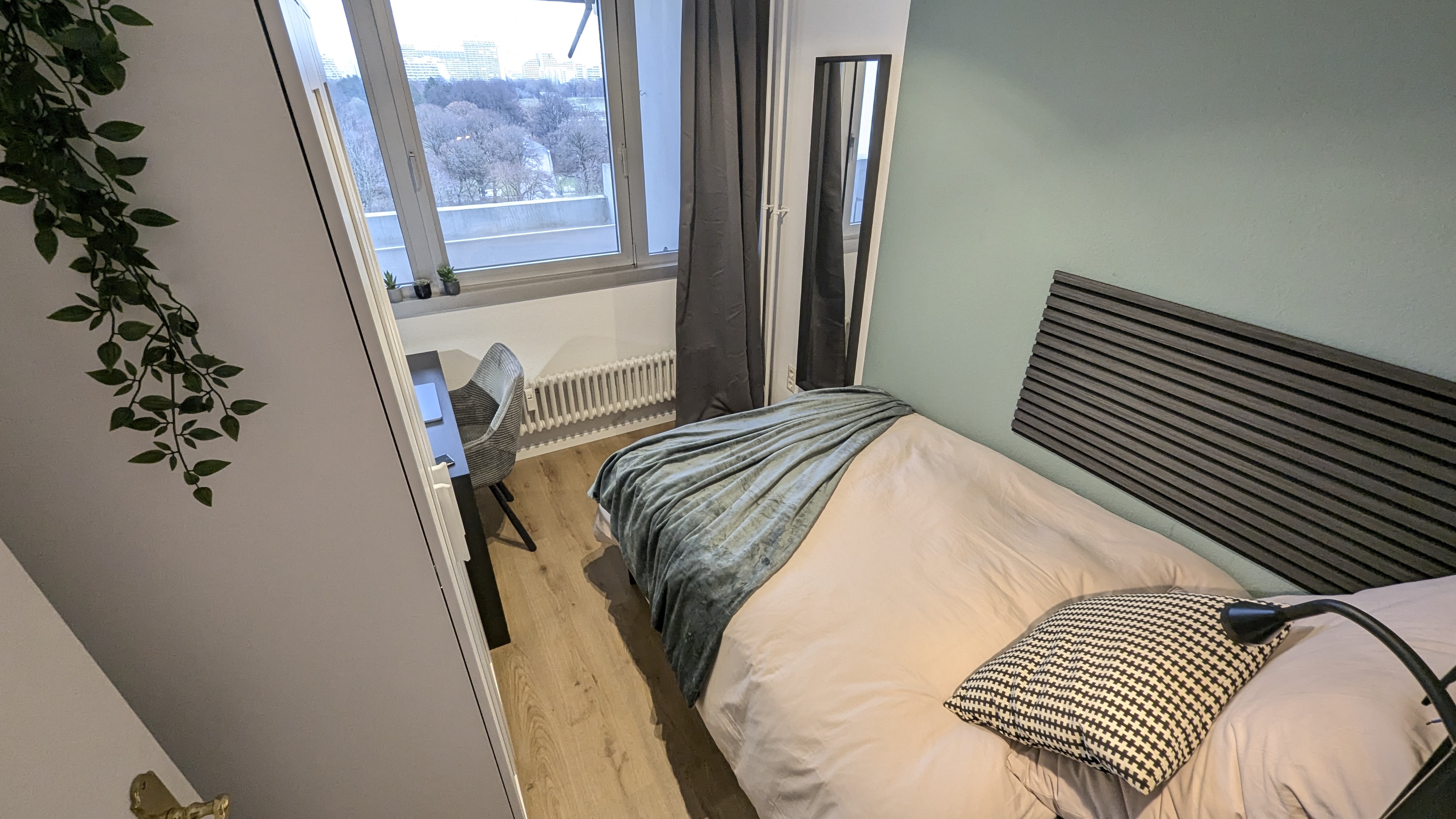 WG Frieda: Charming Alt-Moosach location! OLYMPIAPARK nearby, green spaces & vibrant community. U3/S1 Moosach 8 min, Main Station 20 min. Modern living in peaceful neighborhood with excellent infrastructure! · image 1