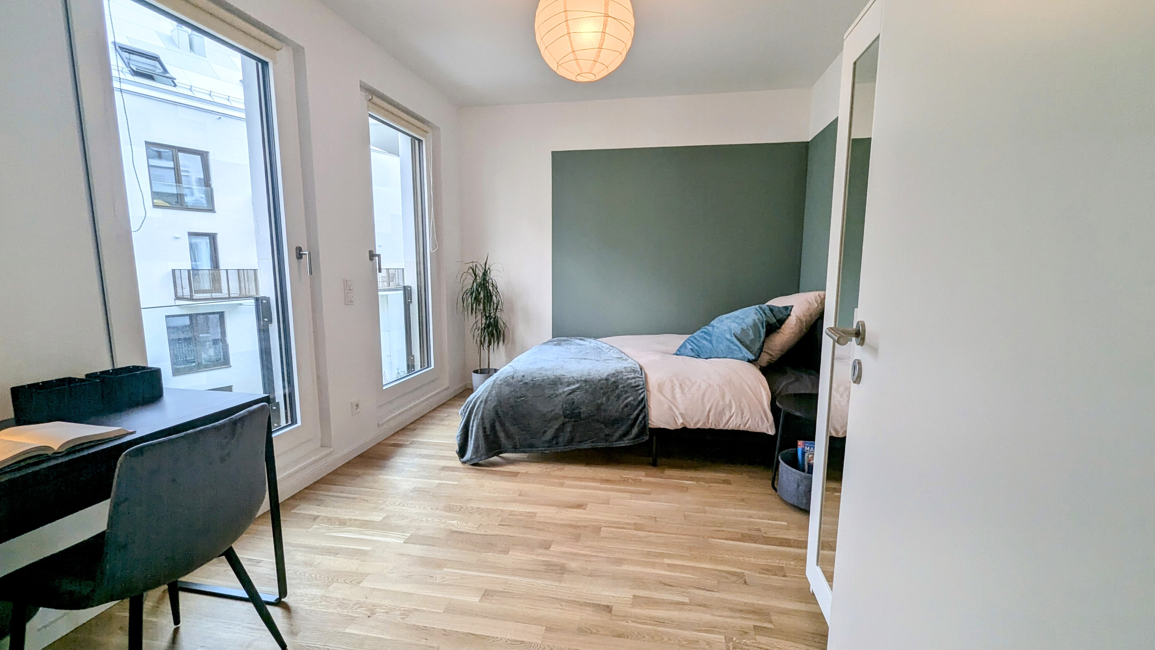 WG Hof 1 - Obersendling ISAR-Nähe! Modernes möbliertes Zimmer, U3 7 Min, HBF 10 Min, FLAUCHER & Grünflächen direkt vor der Tür! Urban living meets nature! · image 1