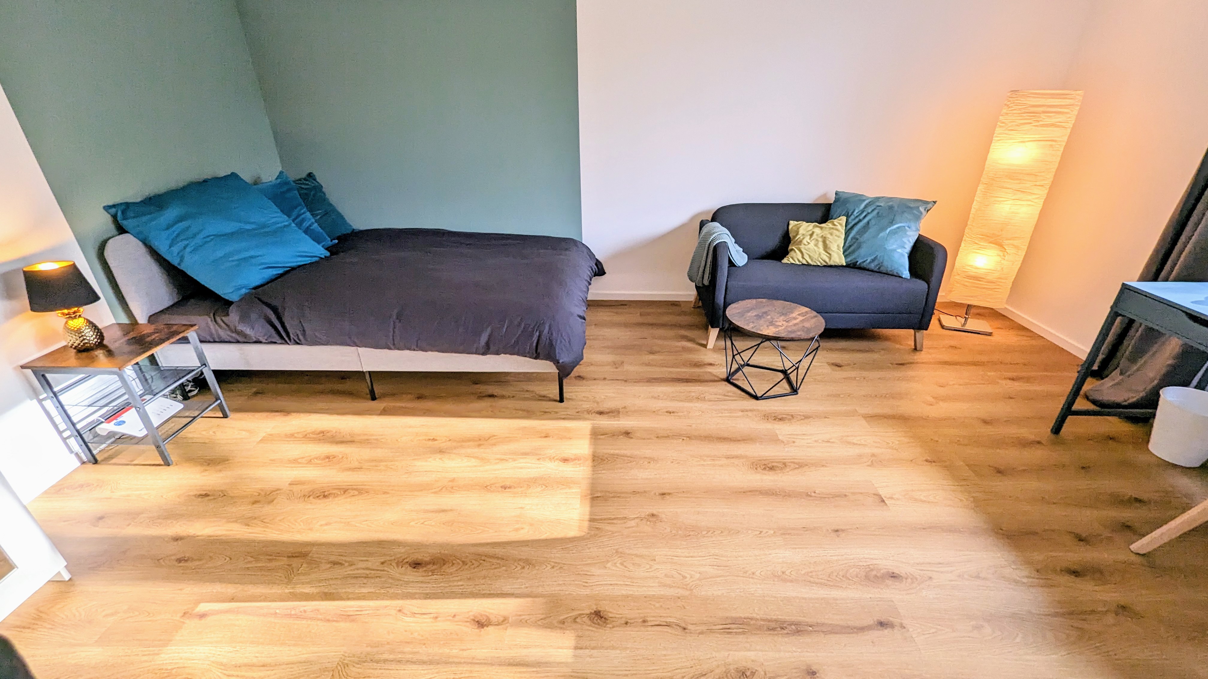 ***WG Pletti: Neuperlach - MODERN, HELL & GUT ANGEBUNDEN! U-Bahn 10-15 Min, Hauptbahnhof 15 Min! Ostpark, Shopping & Restaurants! Fully furnished room in great location! · image 1