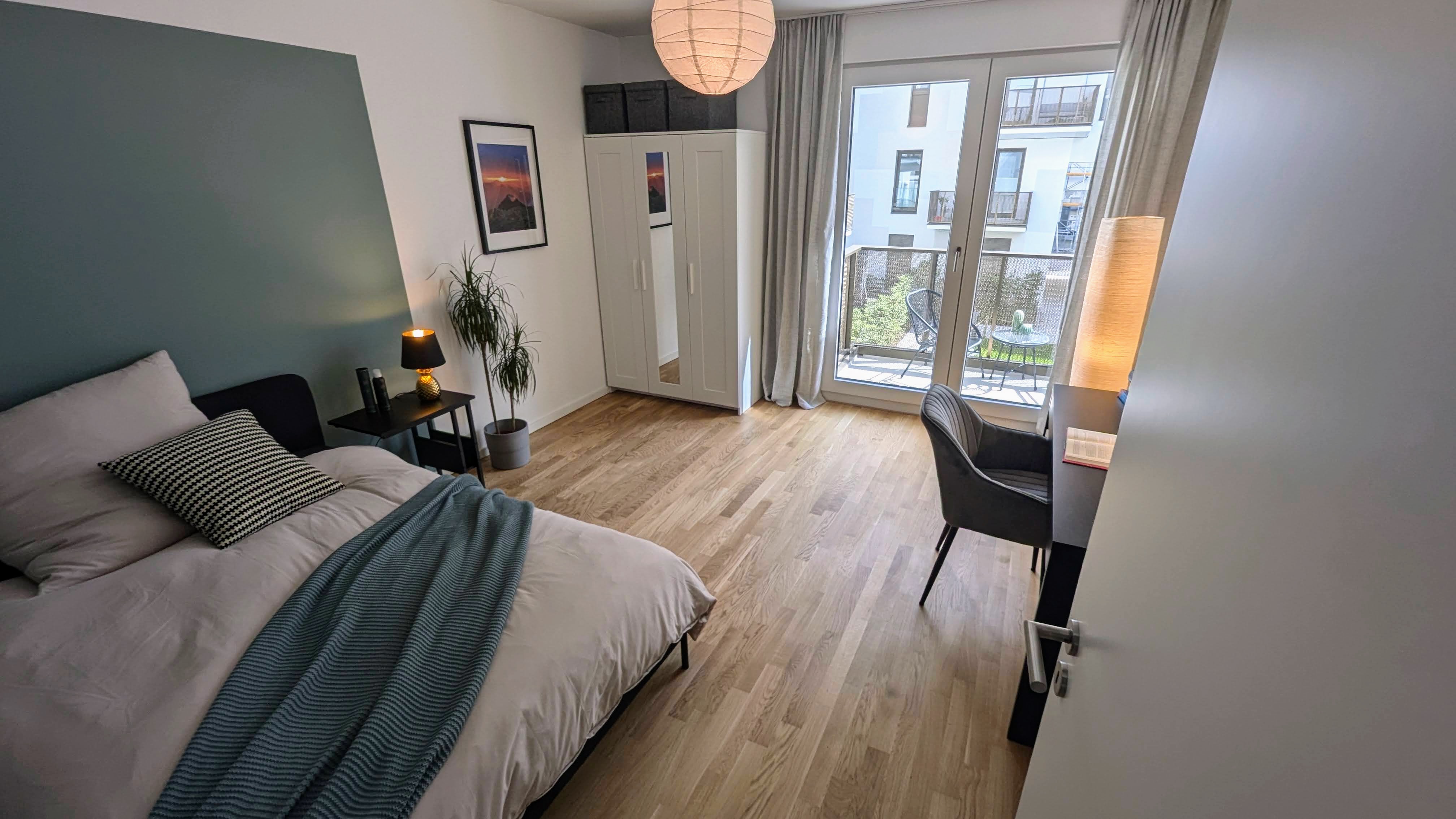 WG Hof 1 - Obersendling ISAR-Nähe! Modernes möbliertes Zimmer, U3 7 Min, HBF 10 Min, FLAUCHER & Grünflächen direkt vor der Tür! Urban living meets nature! · image 1