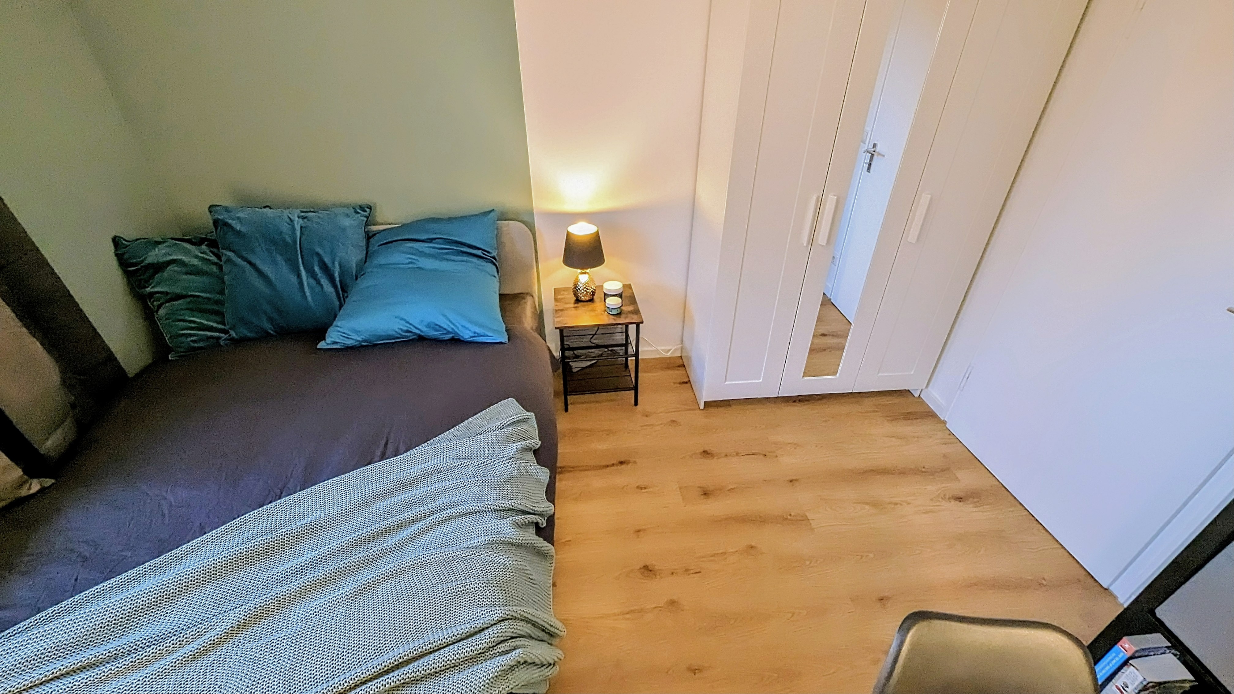 ***WG Pletti: Neuperlach - MODERN, HELL & GUT ANGEBUNDEN! U-Bahn 10-15 Min, Hauptbahnhof 15 Min! Ostpark, Shopping & Restaurants! Fully furnished room in great location! · image 1