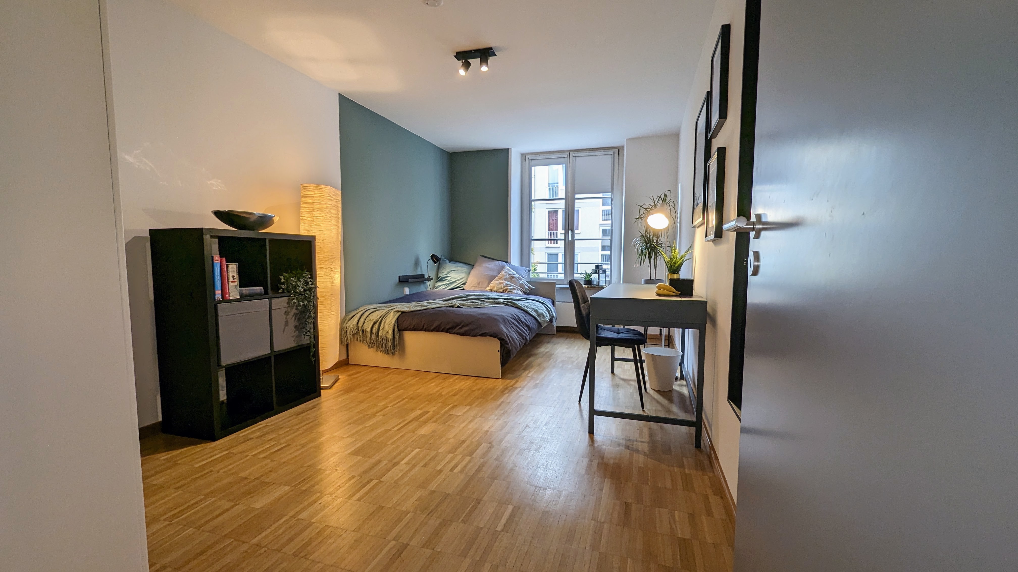 König 4 - MAXVORSTADT LUXURY! Zentral am Königsplatz, elegante Lage neben MUSEEN & feiner Gastronomie! U-Bahn 2 Min, HBF 7 Min! MÜNCHEN RESIDENZ & Englischer Garten in Reichweite! Modern, stylish & fully furnished! · image 1