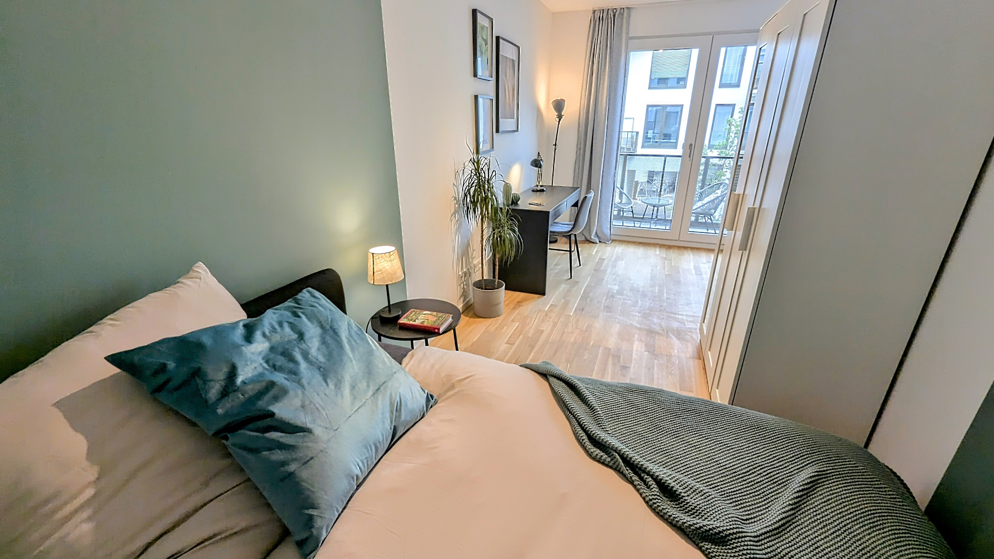 WG Hof 1 - Obersendling ISAR-Nähe! Modernes möbliertes Zimmer, U3 7 Min, HBF 10 Min, FLAUCHER & Grünflächen direkt vor der Tür! Urban living meets nature! · image 1