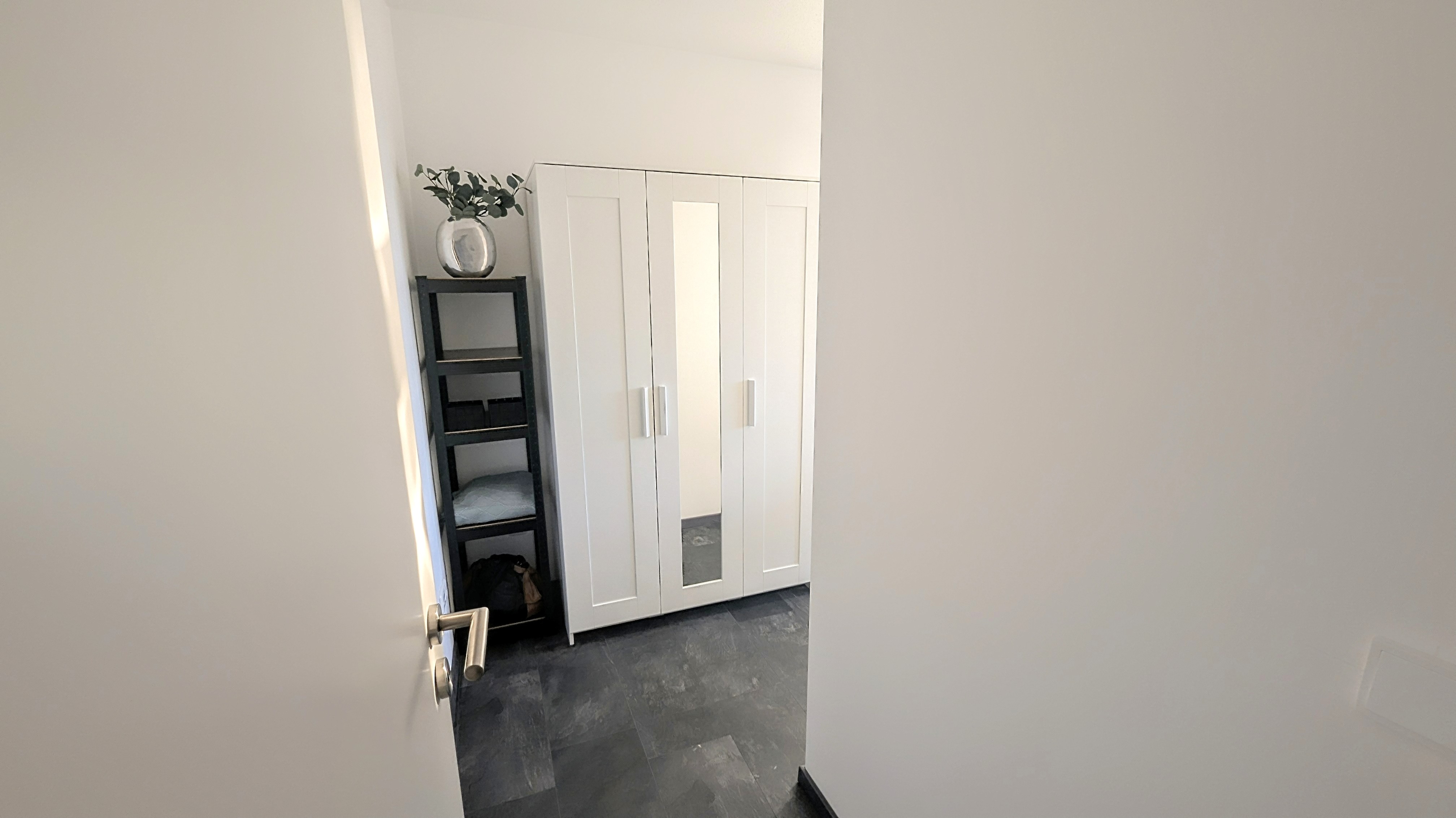 WG Stein Freimann - MODERN & VIBRANT! Nähe BMW CAMPUS, U6 Kieferngarten 6 min, HBF 20 min! Englischer Garten & Olympiapark vor der Tür! FULLY FURNISHED & STYLISH! · image 1