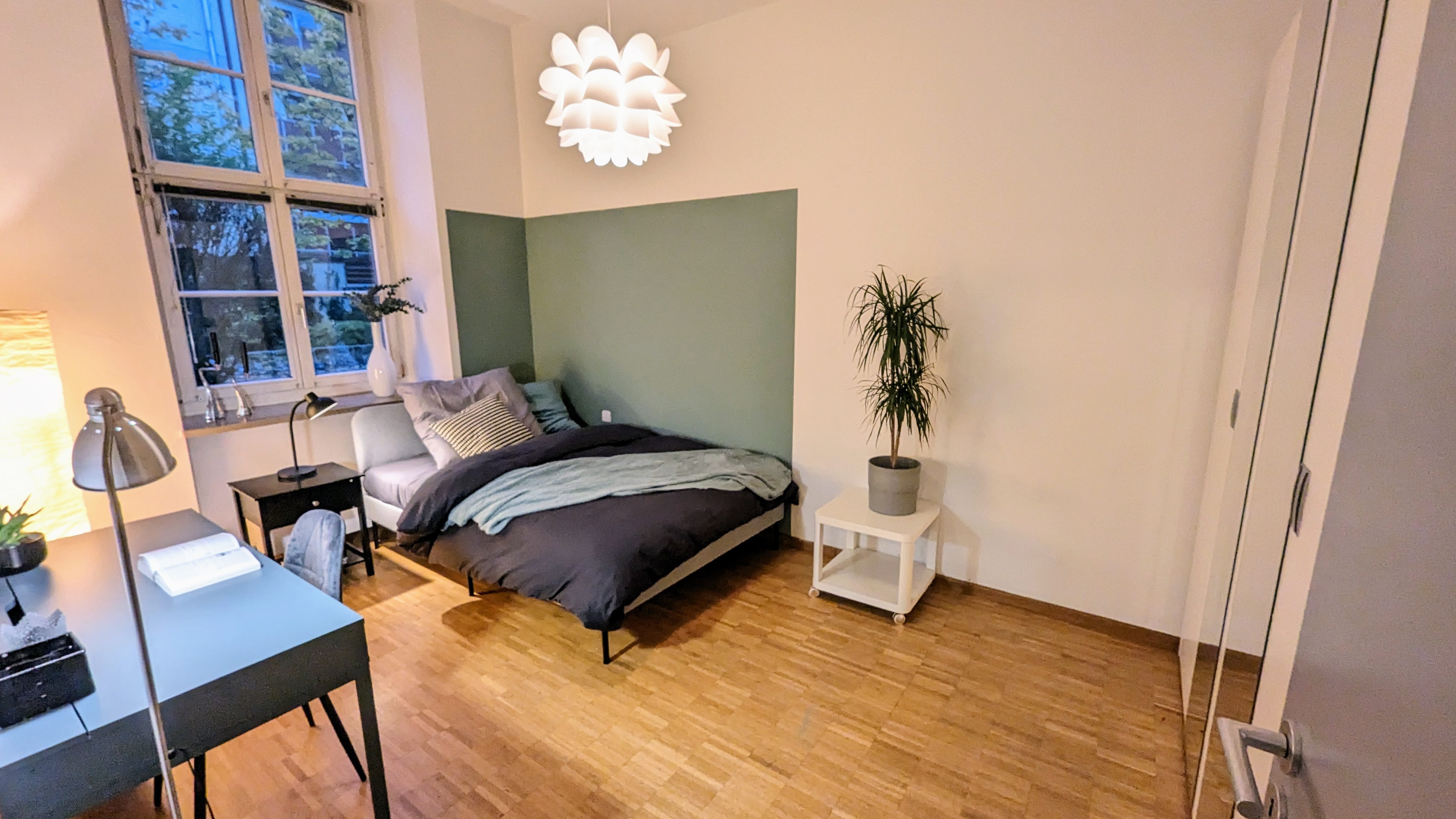 König 1 - PREMIUM location am KÖNIGSPLATZ! Kulturelles Herz Münchens, MUSEEN, exklusive Restaurants & Boutiquen! U-Bahn 2 Min, HBF 7 Min! Modern & stylish! · image 1
