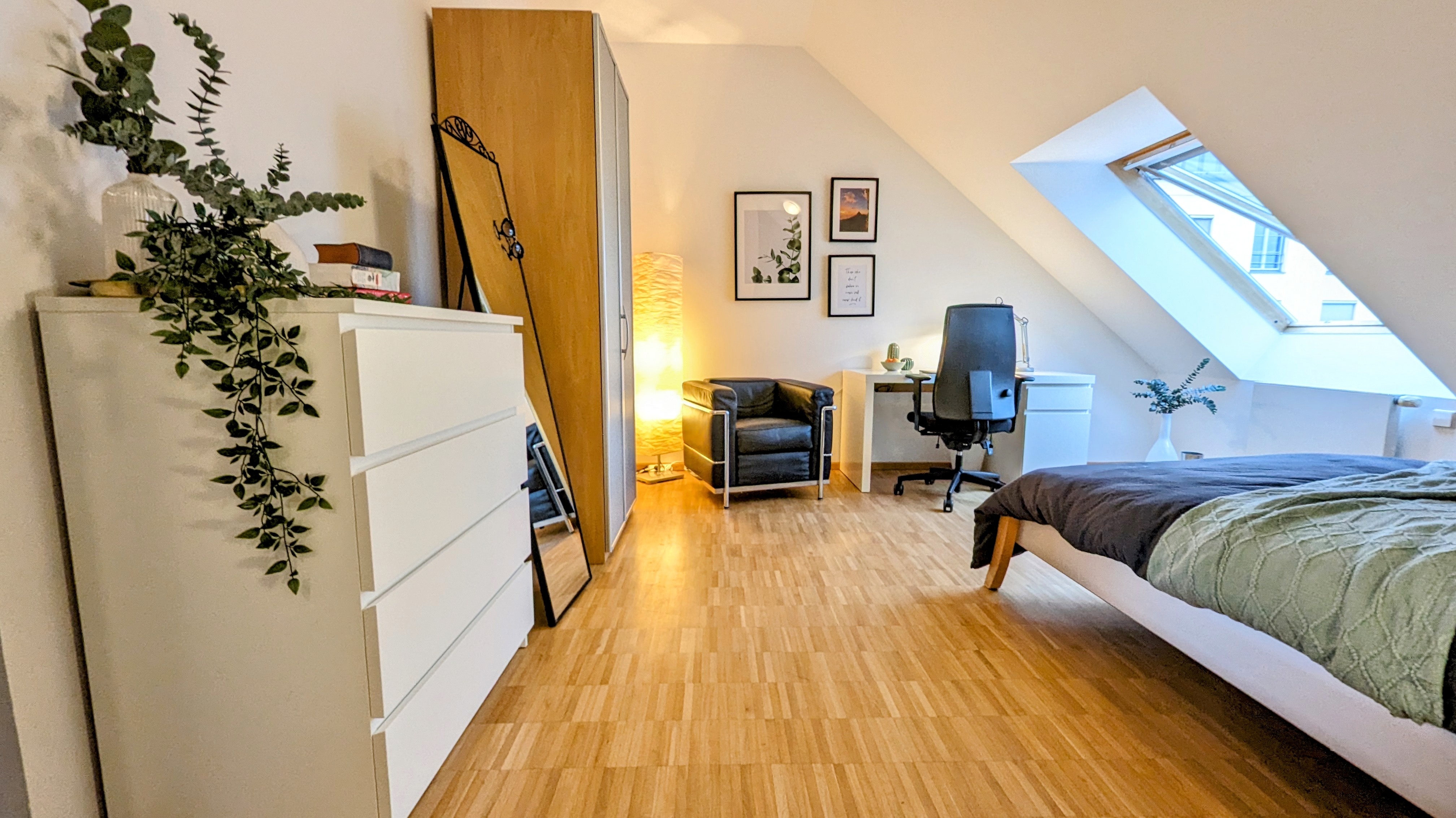 König 15 - MAXVORSTADT KUNSTGENUSS! Perfekte Lage am KUNSTAREAL MÜNCHEN, U-Bahn 1 Min, HBF 3 Min! Urbane Energie trifft künstlerisches Flair - Cafés, Restaurants, Grünanlagen! AUTHENTISCHES Wohnviertel! · image 1